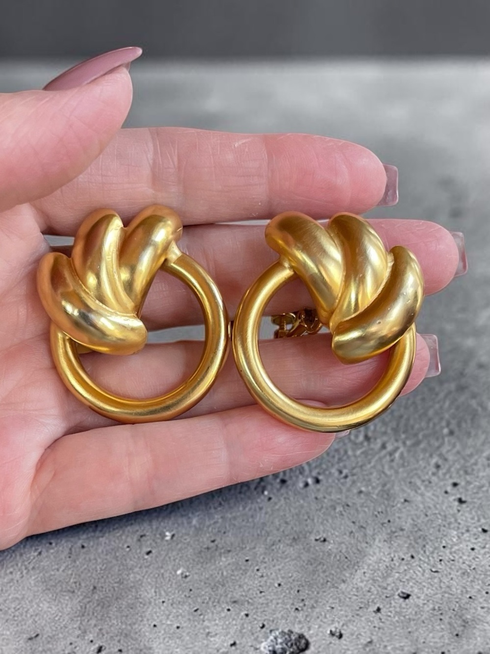 Dauplaise 80s Gold Tone Door Knocker Statement Clip Earrings